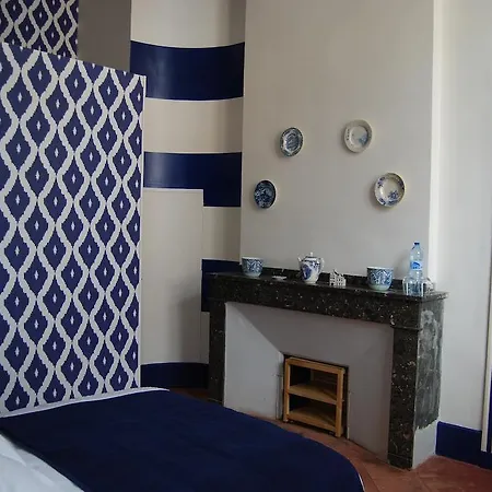 Hotel La Maison Des Lumieres Beaumont-de-Lomagne